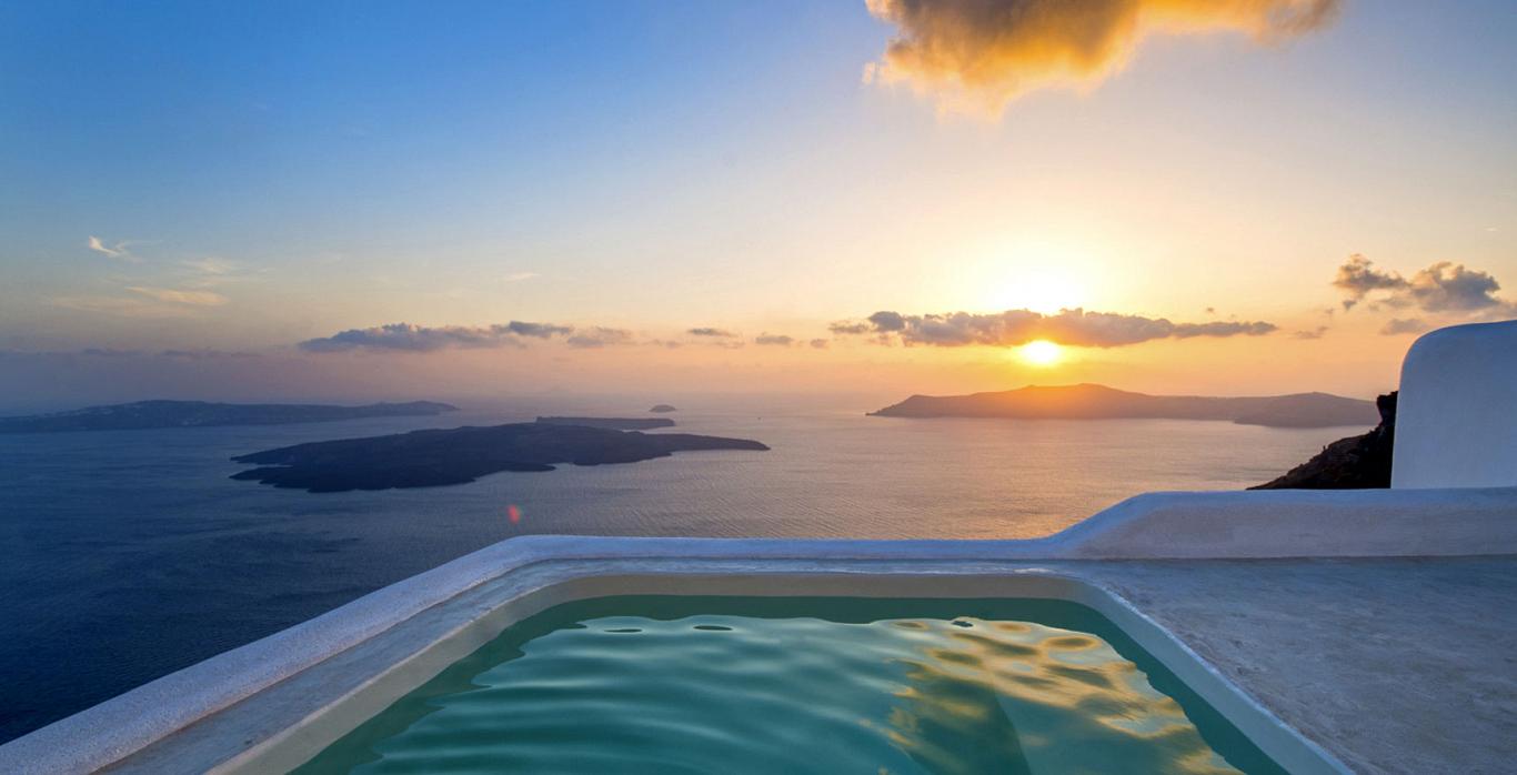 luxury Santorini Hotels