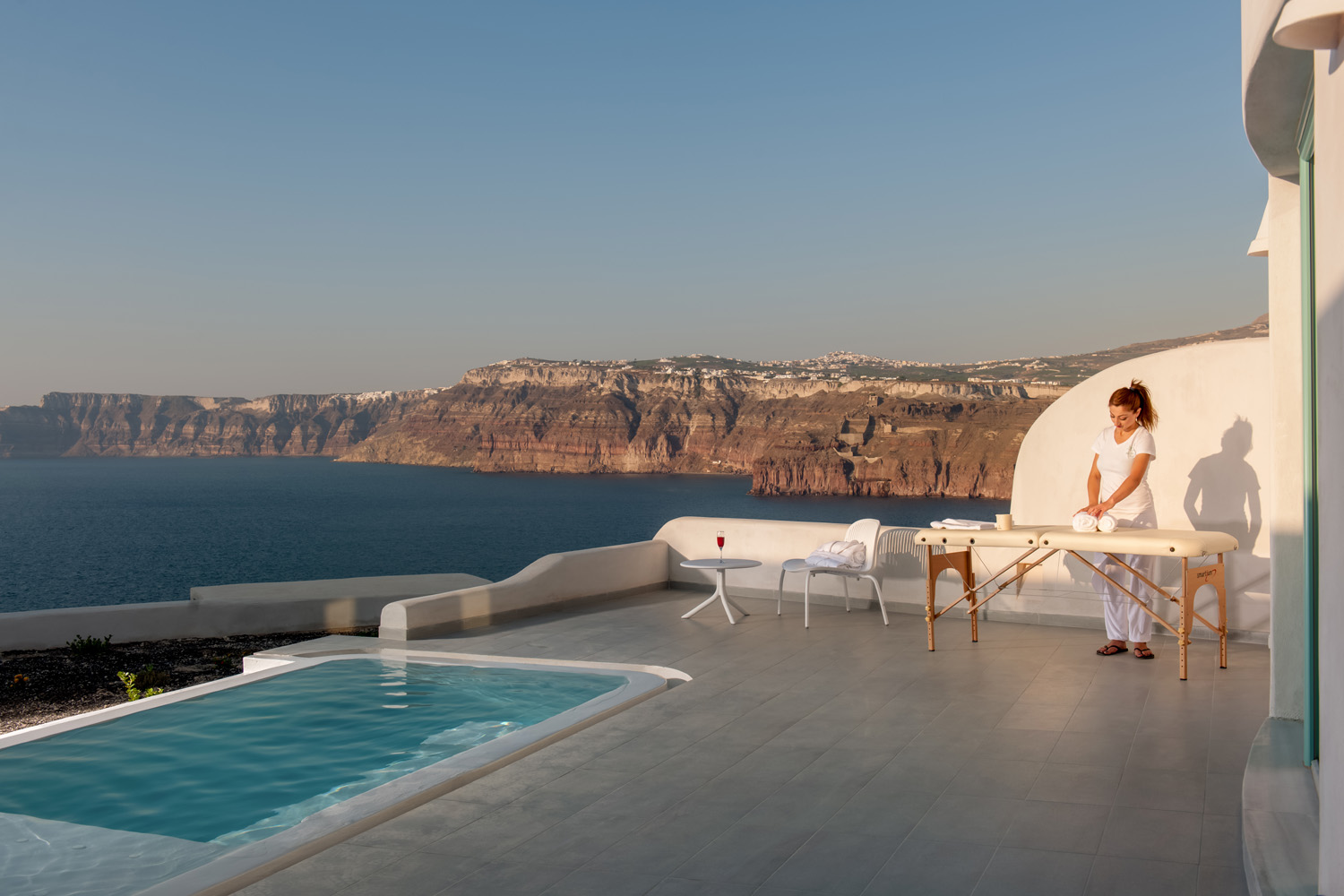 luxury hotels akrotiri santorini