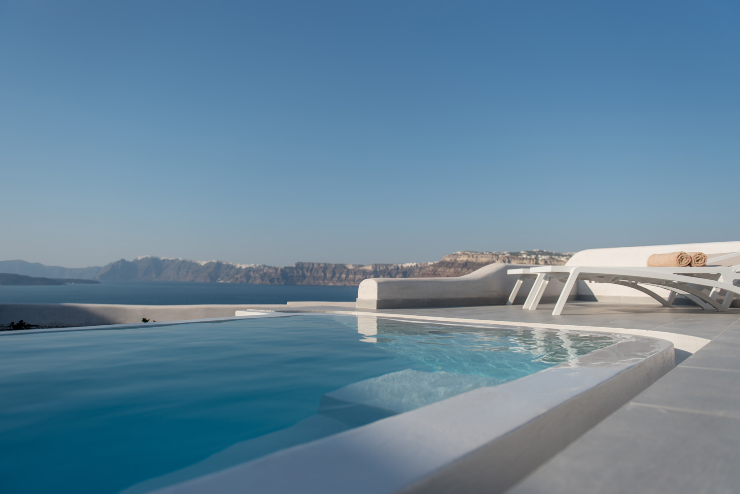 luxury hotels akrotiri santorini