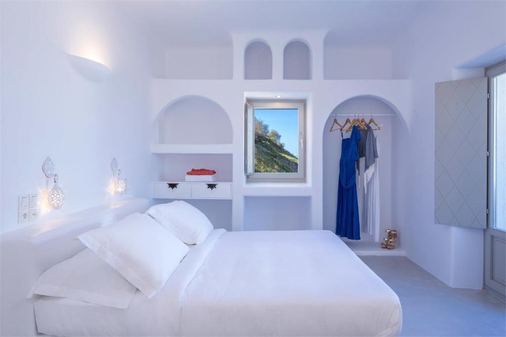 skyfall-suites-pyrgos-santorini