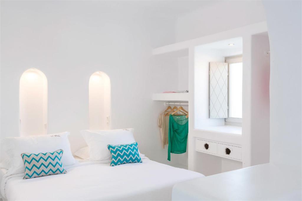 skyfall-suites-pyrgos-santorini