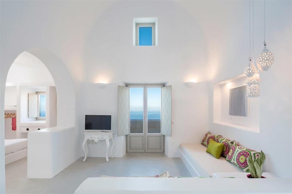 skyfall-suites-pyrgos-santorini