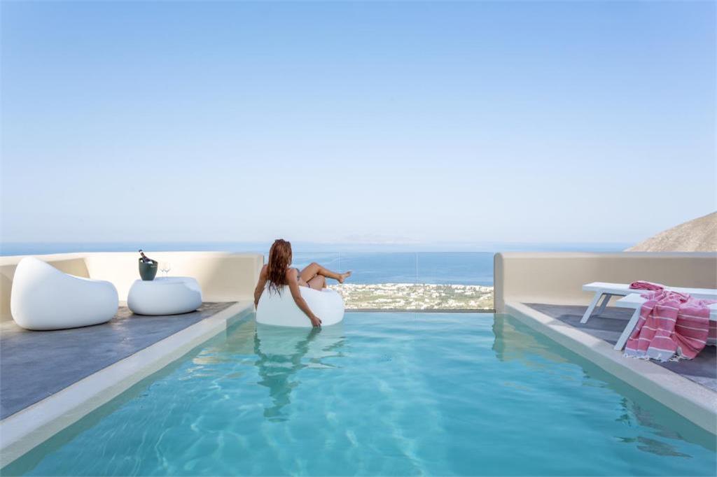 skyfall-suites-pyrgos-santorini