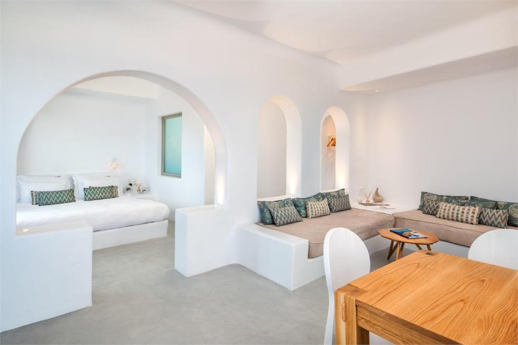 skyfall-suites-pyrgos-santorini