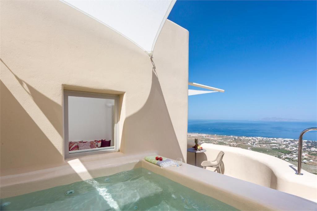 skyfall-suites-pyrgos-santorini plunge pools